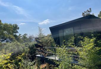 Bajo La Monta  a has Balcony rooms