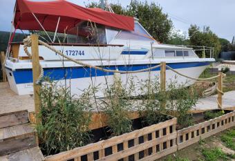 (null) has Balcony rooms