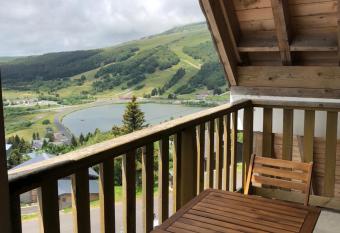 Apparemment 5p vue exceptionnelle allows 18 year olds to book a room