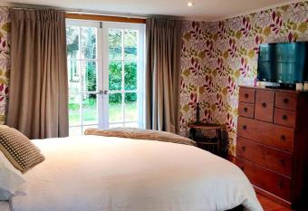 The Oaks- a beautifully appointed 1890s villa allows 18 year olds to book a room
