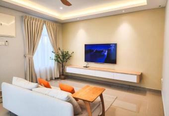 Ayera Residence Muji X Near Permas X Staycation 4BR4B #12 pax by Cowidea has Balcony rooms