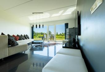 P  ikeseline Apartment has rooms with a private hot tub