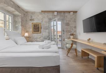 NEW - Casa Columba - 4 Star Luxury Rooms with Outdoor Pool & Private Garden - Adults Only allows 18 year olds to book a room