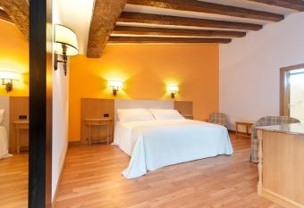 Gran Hotel Los Angeles allows 18 year olds to book a room