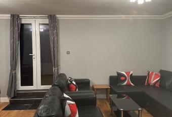 Edinburgh Lauriston 4 bedroom 7 beds duplex has Balcony rooms