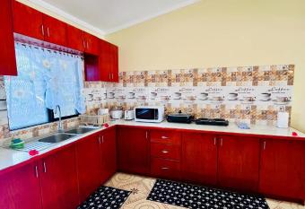 Aspire Apartments Nadi has rooms with a private hot tub