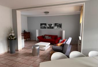 Gro  z  gige 4-Zimmer-Wohnung in Dortmund bis zu 12 Personen has Balcony rooms