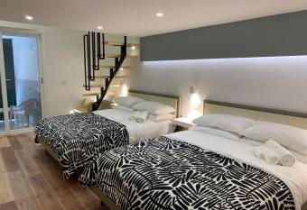 Casa bella Napoli has Balcony rooms