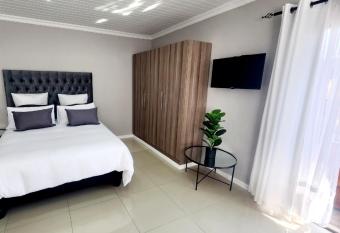 Bison Guest Cottage has Balcony rooms