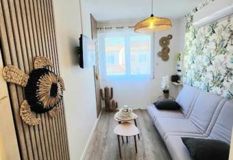 magnifique studio meubl   neuf allows 18 year olds to book a room