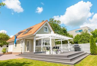 Ferieby Residents allows 18 year olds to book a room