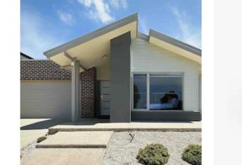 Blue Breeze has rooms with a private hot tub