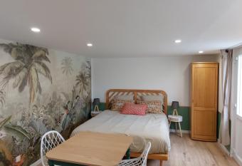 L   chapp  e Montrichardaise has Balcony rooms