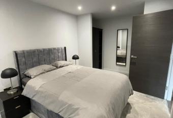 5 Star Brand New Liverpool City Centre Apartment has Balcony rooms