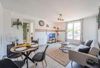 Appartement Port Marchand has Balcony rooms