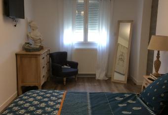 Au Plus Proche Des Vignes has Balcony rooms