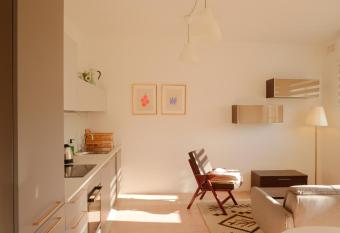 Olive Tree Place has Balcony rooms