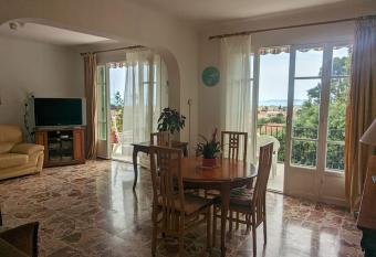 Oasis de s  r  nit   avec vue mer imprenable has Balcony rooms