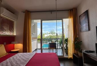 Studio Les Marines 5 allows 18 year olds to book a room