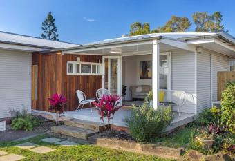 Warm and Cozy Cottage House has Balcony rooms