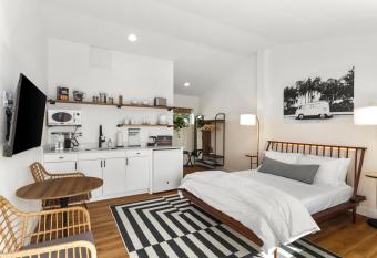 Scottsdale - 445 N Arizona Ave Units 9 & 10 - COMBO has rooms with a private hot tub