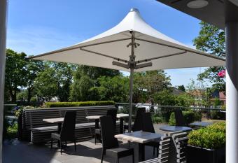 Glynhill Hotel & Spa near Glasgow Airport allows 18 year olds to book a room