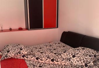 CAMERE de INCHIRIAT LA TUGUIATA allows 18 year olds to book a room