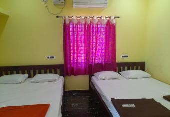 Trip Gokarna has rooms with a private hot tub