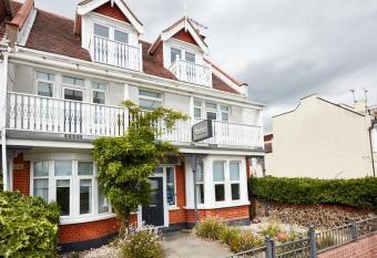 Beaches Guest House allows 18 year olds to book a room