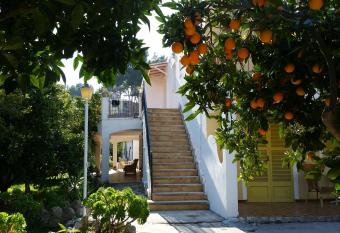 Amistad has Balcony rooms