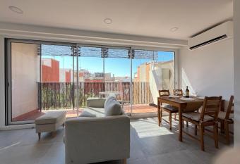 Atico nuevo 2 hab, 15   Sagrada Familia 22  Bcn centro has Balcony rooms