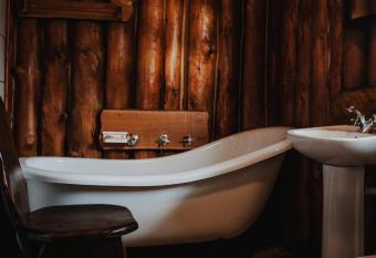 A Log Home at Buffalo Creek has rooms with a private hot tub