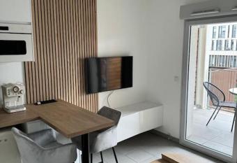 L escale Charmant Studio Villeurbanne La Soie has Balcony rooms