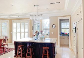       Magee      No 2                                                          has Balcony rooms