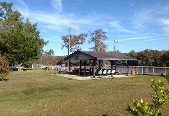 The Suwannee Gables Motel & Marina has Balcony rooms