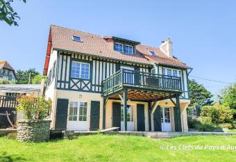 Tr  s belle maison    2 pas de la mer, 6 personnes has Balcony rooms