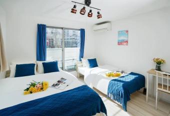                   4    2023   10                                             18                        25    allows 18 year olds to book a room