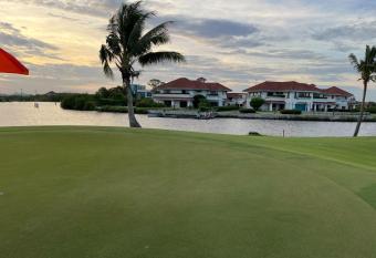 Lakeside Royal Resort has Balcony rooms