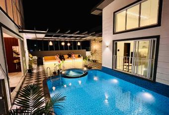 The White Villaa has Balcony rooms