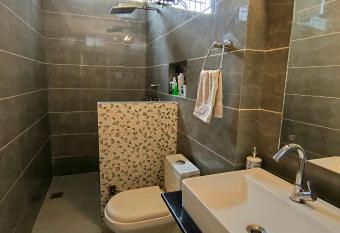 Vintage green homestay has Balcony rooms