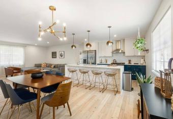 Cozy Haven Near Braves & Airport has Balcony rooms