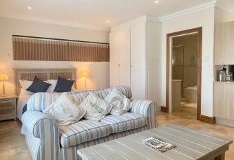 (null) allows 18 year olds to book a room