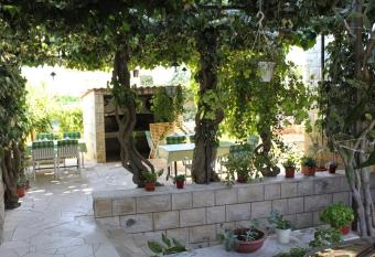 Pansion Drvo has Balcony rooms