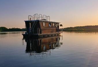 Svencele Boats laivai-namai kuriems nereikia laivaved  io teisi   has Balcony rooms