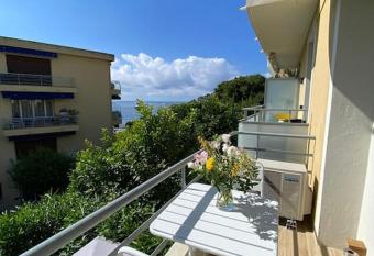 Studio - Balcon - Proche Mer has Balcony rooms