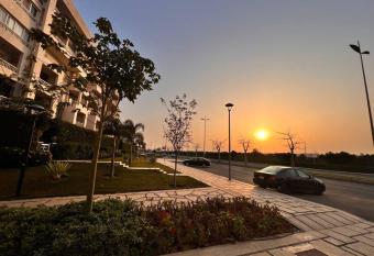 Premium 4-BR Hotel Apt In Madinty allows 18 year olds to book a room