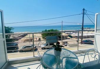 Sea view apartment2 allows 18 year olds to book a room