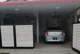 De Raisha Homestay has Balcony rooms