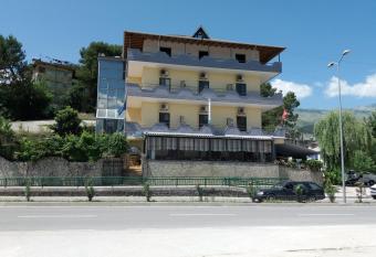Qiqi Hotel has Balcony rooms