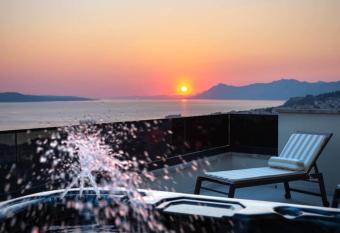 Luxury Penthouse - Views, Hot Tub & Pool has rooms with a private hot tub